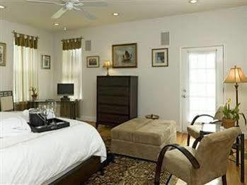 Blue Door On Baltimore Bed And Breakfast Exterior photo